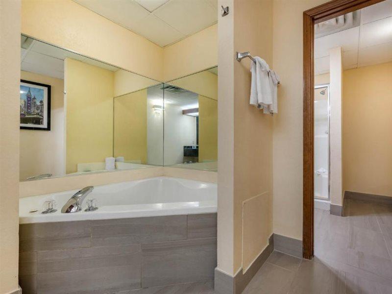 Quality Hotel Louisville-Jefferson County