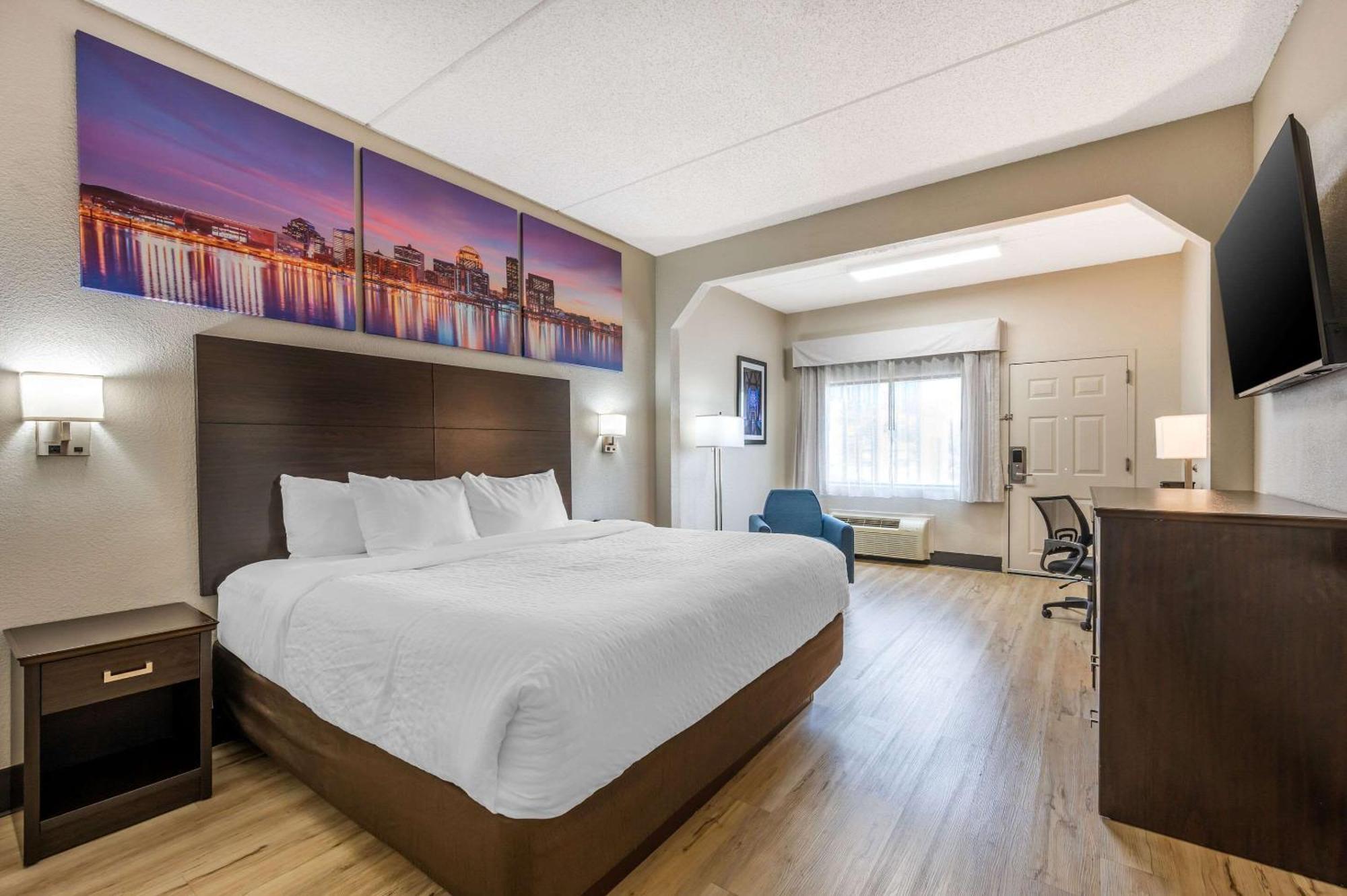 Clarion Pointe East Hotel 2*