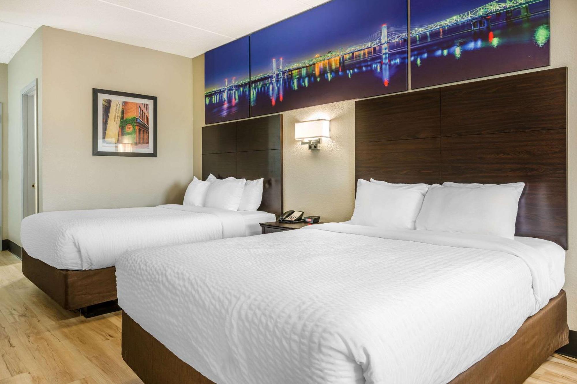 Clarion Pointe East Hotel 2*