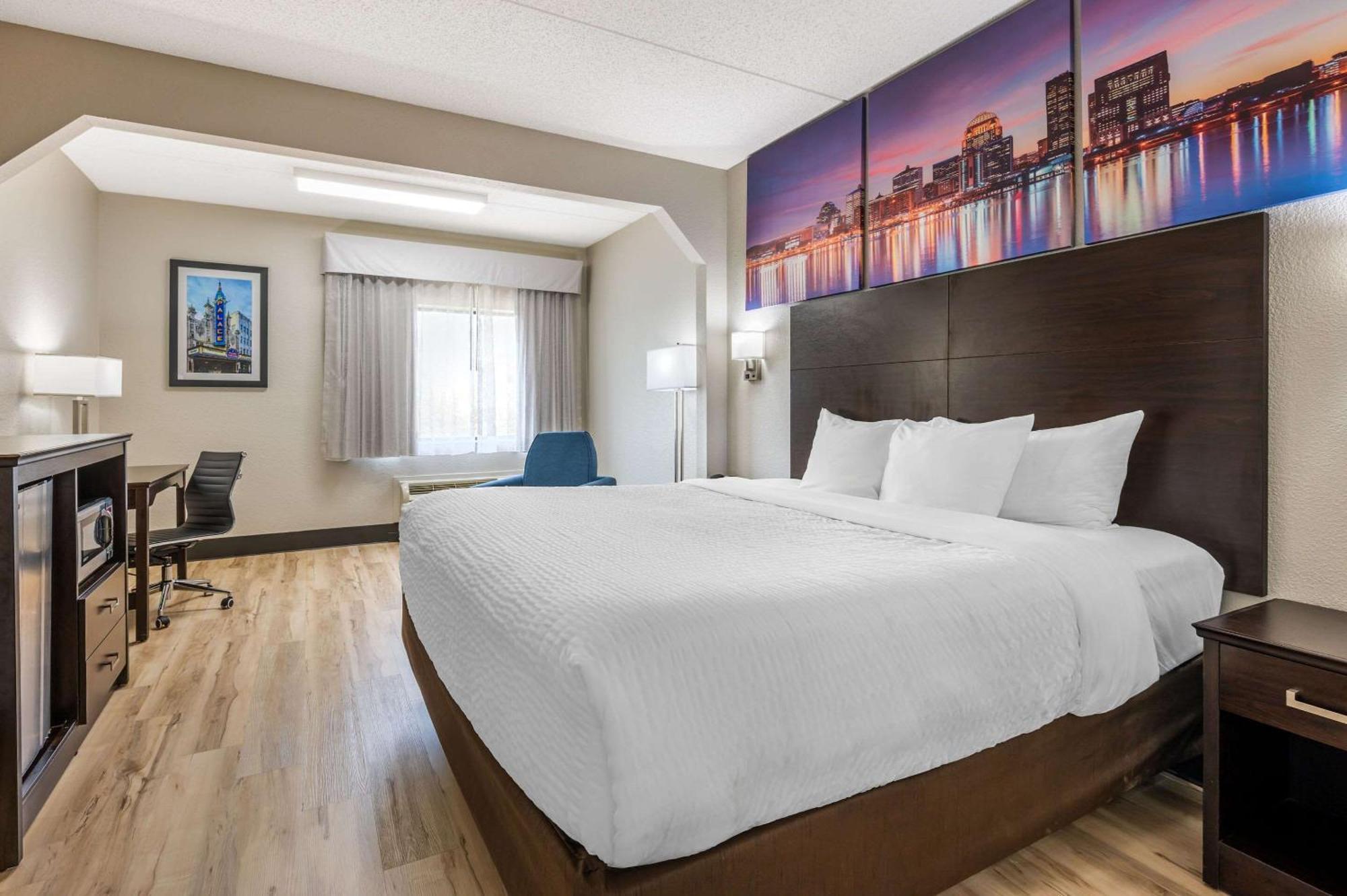 Clarion Pointe East Louisville